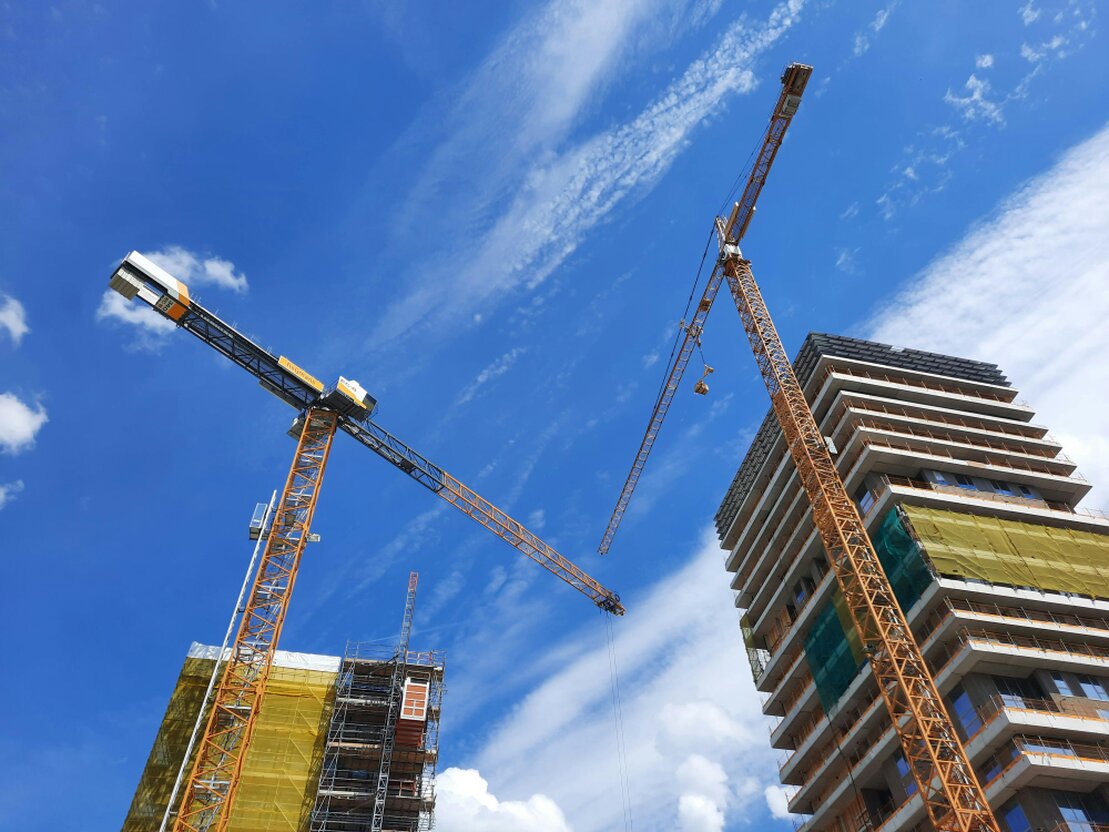 Nuova costruzione residenziale moderna in fase avanzata di cantiere